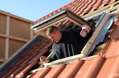 Pose de fenêtres de toit Velux à Erquery